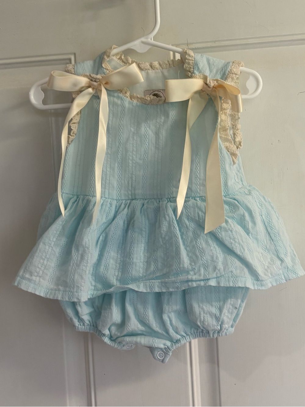 9M Cypress Row light blue/cream ribbon lace ruffle sleeveless bubble. In EUC!